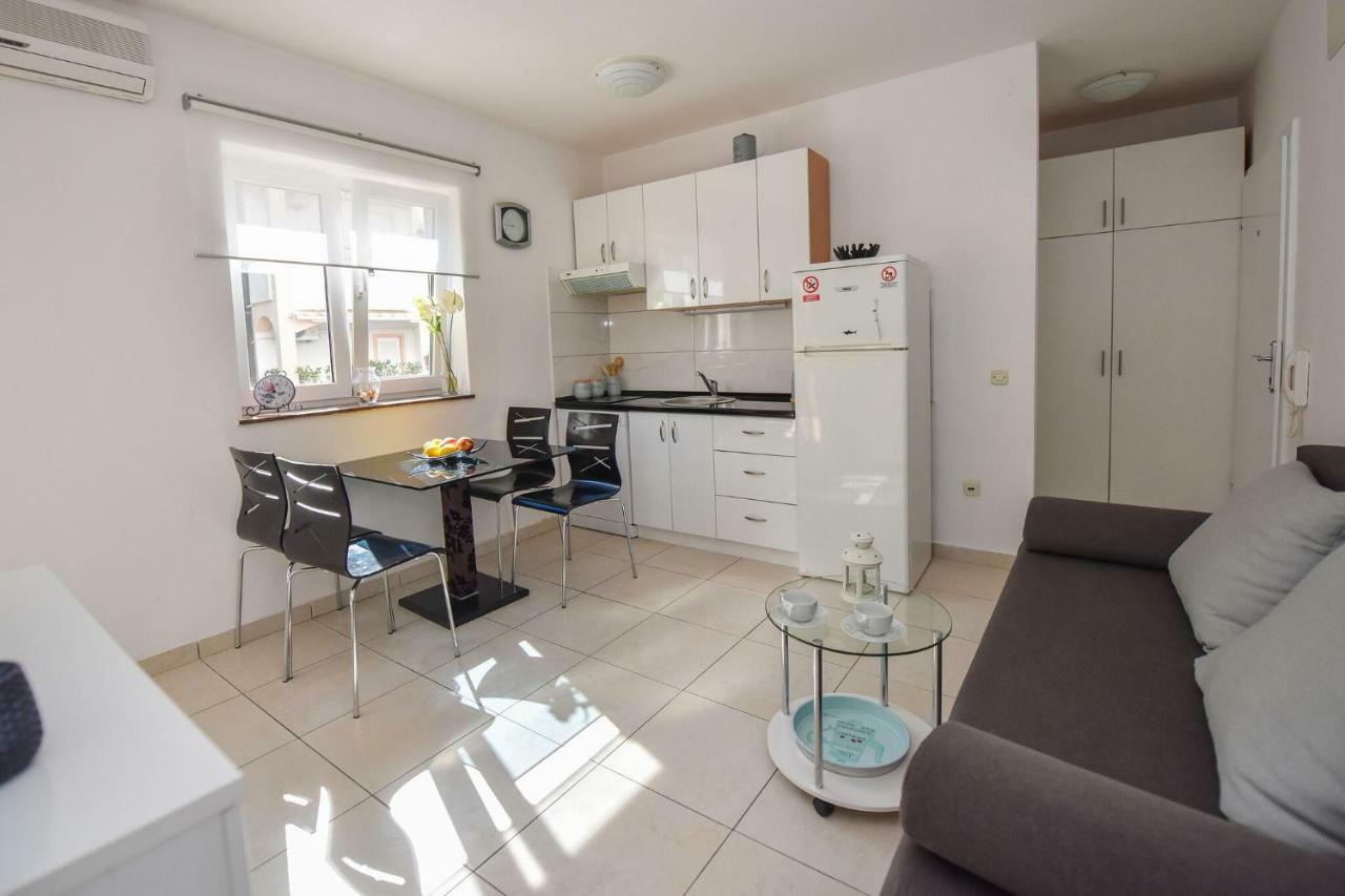 Vicy Apartment Novalja Bagian luar foto