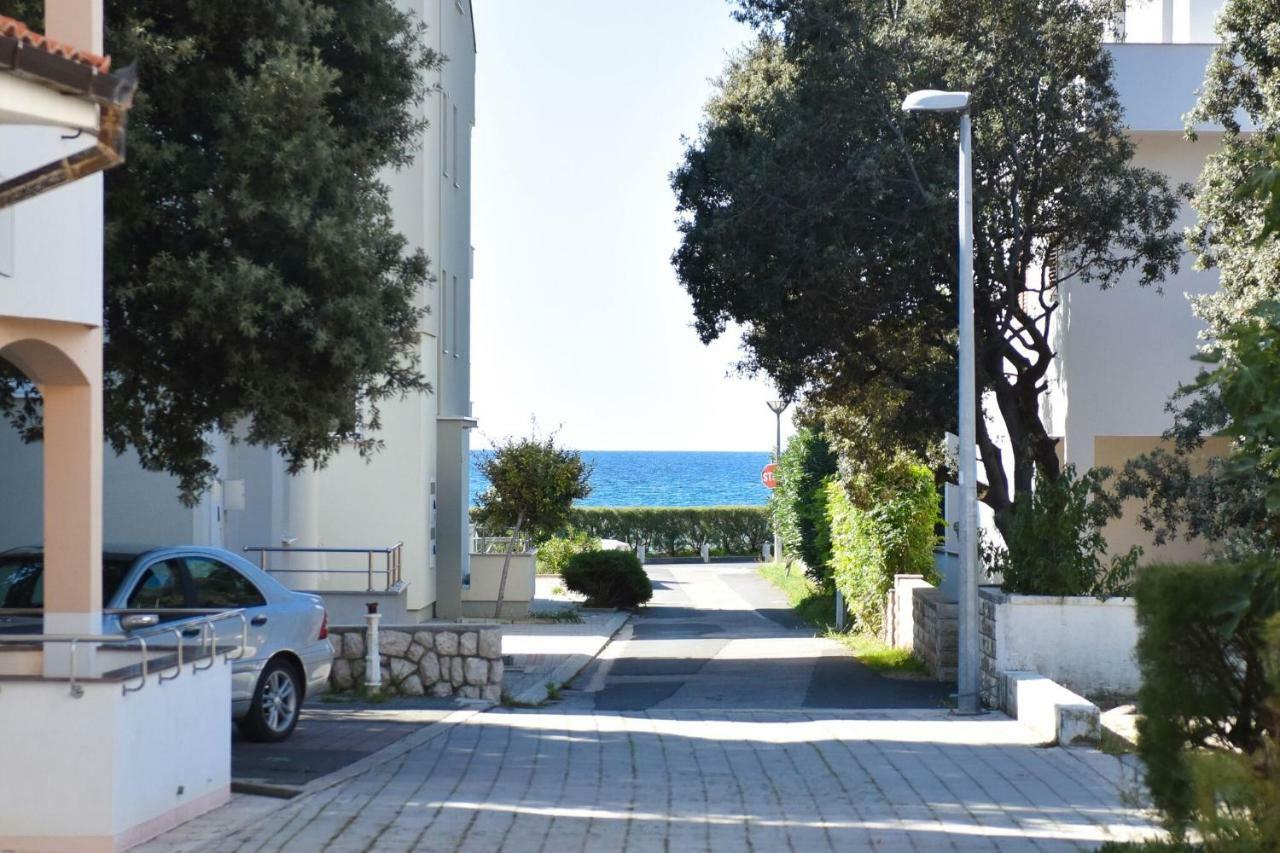 Vicy Apartment Novalja Bagian luar foto