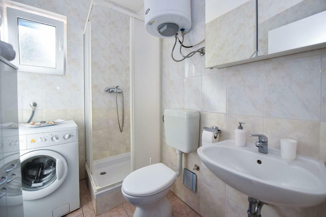 Vicy Apartment Novalja Bagian luar foto